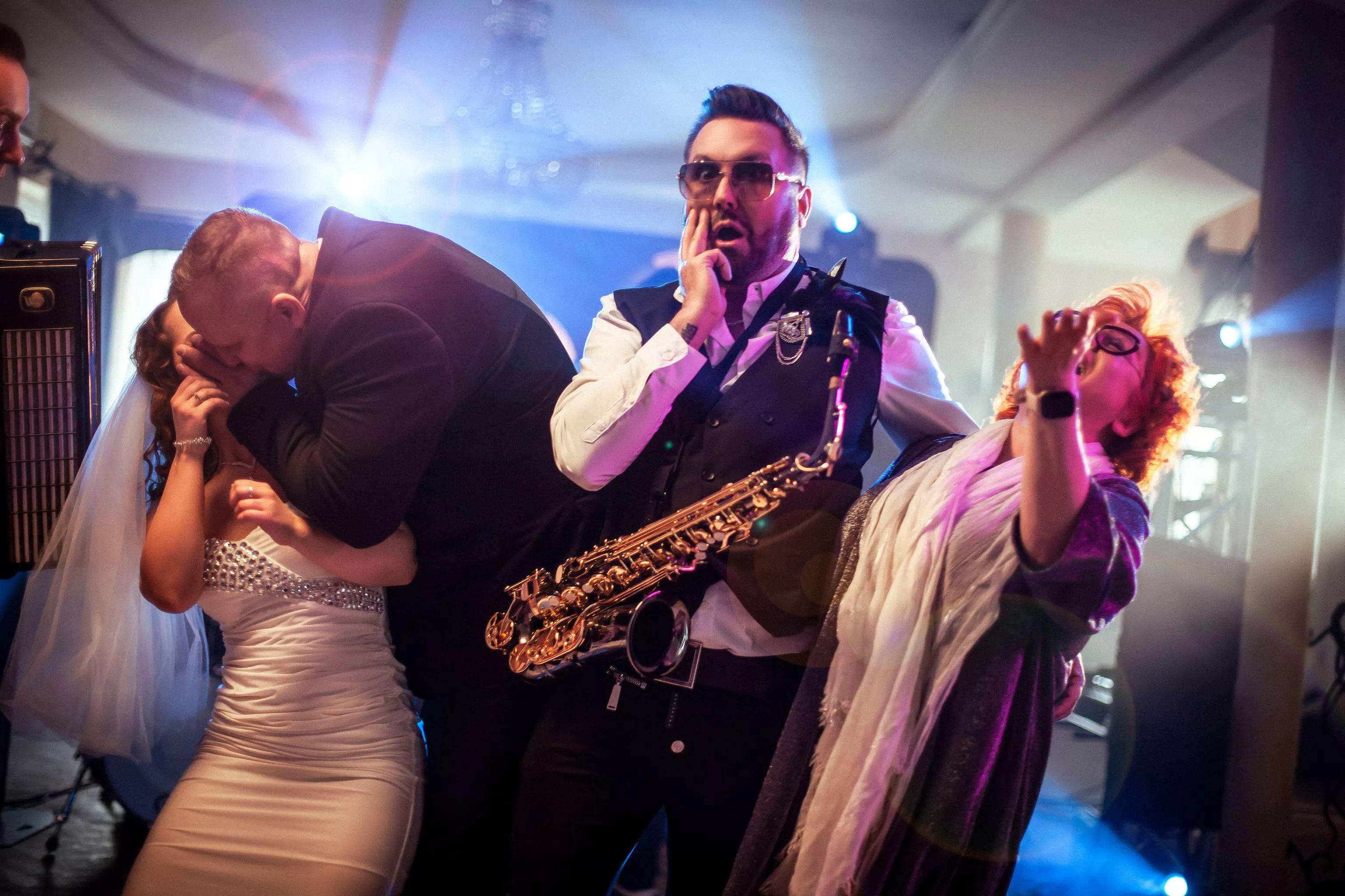 To będzie największy hit wesel w tym roku?! Andre stworzył muzyczną petardę pt. „Biała sukienka„